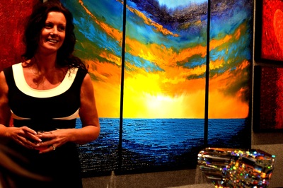 Jenny Simon live at The Signature Gallery in Laguna Beach, sunny California